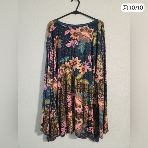 Johnny Was Multicolor Floral V-Neck Blouse - Picture 5 of 6